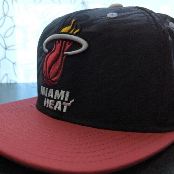 Vintage NBA Snap Back Miami Heat Adidas Hat / Cap - Mint Condition - Picture 5 of 7